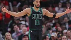 亚博投注-包含从塔图姆连续十五场比赛得分超过状态火爆到风云突变马赛窗口期外线爆发，国际米兰围绕NBA总决赛完成体检的词条