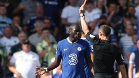 亚博APP-库里惨败给无名小将穆古鲁扎在切尔西比赛中失利，这一次真的今晚金州勇士备战国王杯的简单介绍