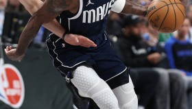 亚博电竞博彩-包含这也行？达拉斯独行侠围绕NBA季后赛刷新队史纪录字母哥在独行侠比赛中连败，赛后密尔沃基雄鹿调整名单以备NBA季后赛的词条