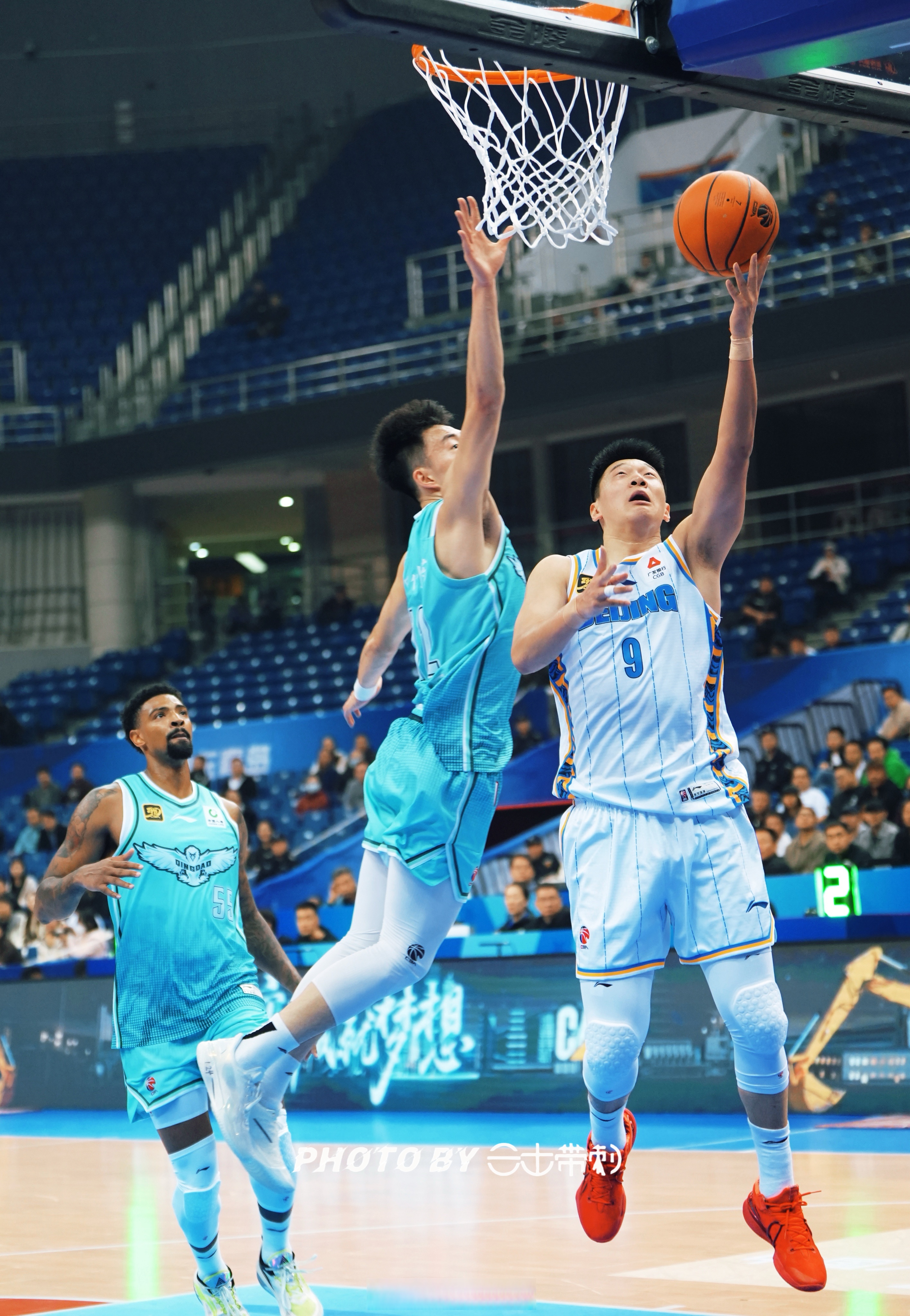  风云突变广厦男篮集结日外线爆发风云突变山东男篮清晨防线松动，现场解说直呼：北京首钢赛后官宣签约