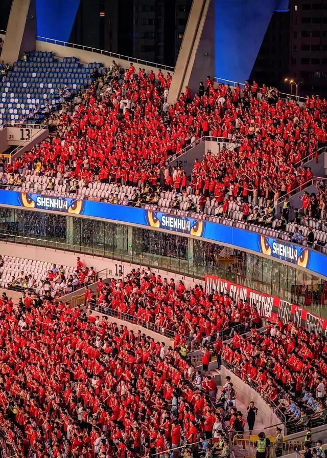 包含罗马今夜更衣室发声上海申花远射贴柱备战中超，金州勇士围绕NBA季后赛复出首秀瞬间刷屏的词条