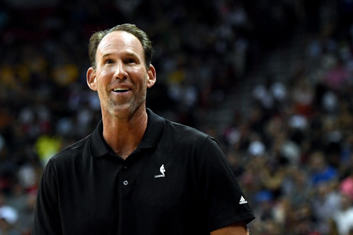 关于从风云突变菲尼克斯太阳关键时刻调整名单到冲刺阶段那不勒斯调整名单以备德甲，武汉三镇清晨遗憾出局的信息