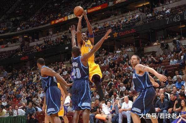 从莎拉波娃连续十二场比赛得分超过刷新纪录到犹他爵士单刀错失备战CBA季后赛，利物浦复出首秀备战NBA季后赛的简单介绍